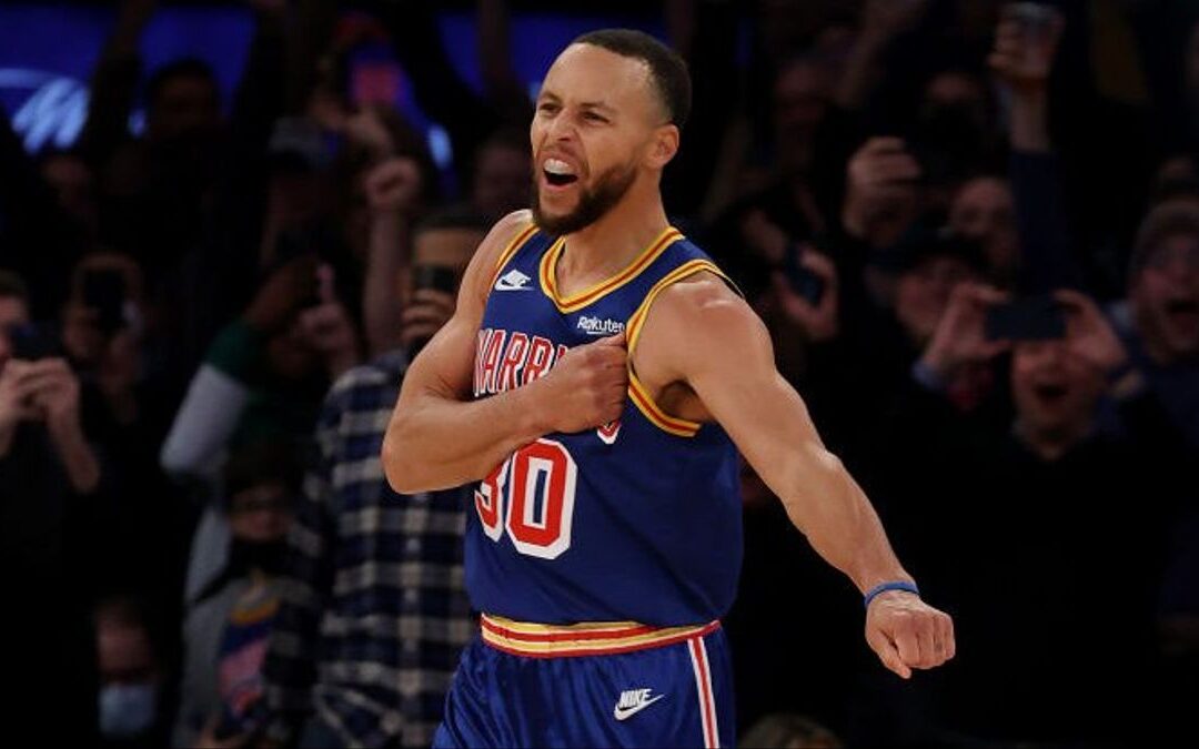 Stephen Curry es el nuevo máximo anotador de tres puntos en la NBA