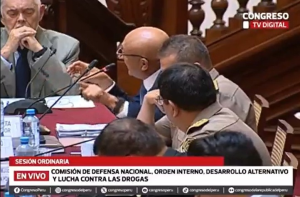 Jorge Montoya se quedó dormido en plena conferencia de seguridad nacional por la masacre en Pataz