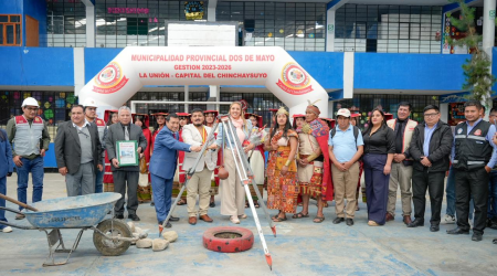 Andrea Medina Stein impulsa educación y recreación con la primera piedra del grass sintético en la I.E.I. Mujeres n.° 321 “Nuestra Señora de Lourdes”