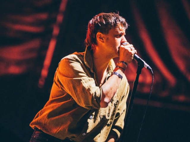 The Strokes posterga el lanzamiento de su próximo álbum “Reality Awaits”