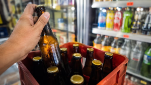 Subiría el precio de cervezas y gaseosas: Gobierno alista incremento de impuestos a semanas del cambio de mando