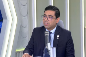 Jefe de la Sunedu denuncia interferencia política para removerlo ilegalmente de su cargo