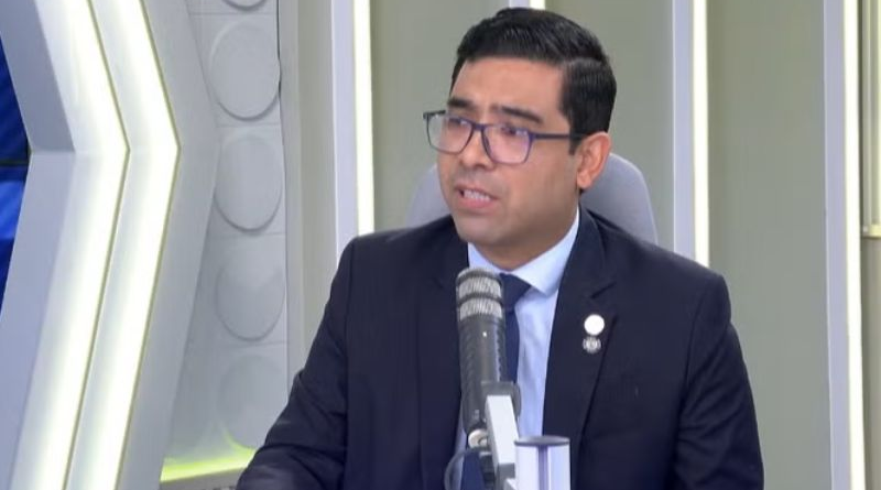 Jefe de la Sunedu denuncia interferencia política para removerlo ilegalmente de su cargo