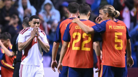 Perú cayó 3-1 ante España en un intenso encuentro internacional