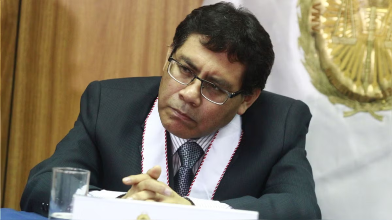 Fiscal Germán Juárez es suspendido tras ser acusado de manipular expediente judicial