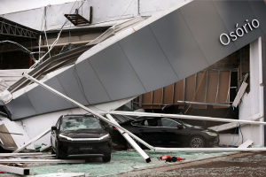 Tormenta con vientos de hasta 120 km/h deja muertos y severos daños en Brasil