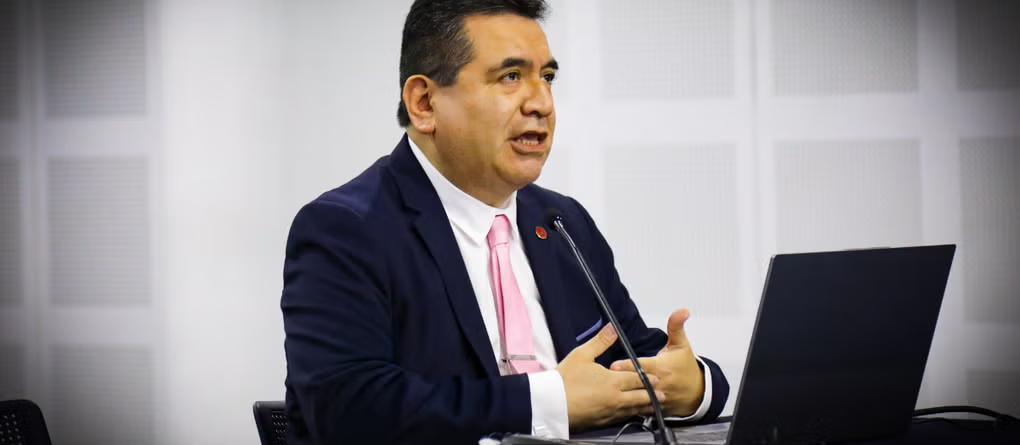 Jefatura de la ONPE en suspenso: Carlos Loyola presenta reconsideración ante la JNJ para frenar su exclusión