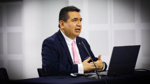 Jefatura de la ONPE en suspenso: Carlos Loyola presenta reconsideración ante la JNJ para frenar su exclusión
