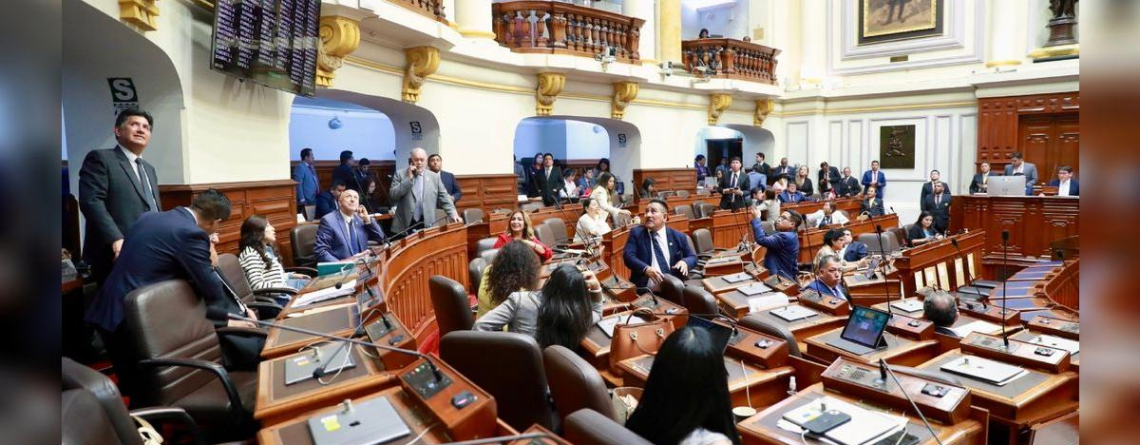 Congreso suspende debate sobre aumento de presupuesto para becas y obras públicas
