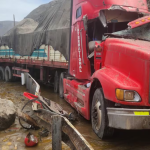 Derrumbes bloquean la Panamericana Sur y dejan largas filas de vehículos en Arequipa
