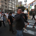 Colectiveros protestan en la avenida Arequipa contra carril exclusivo del Corredor Azul