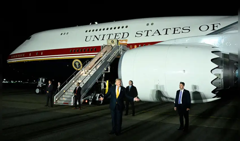 Amenaza iraní obligó a Donald Trump a cambiar de avión en secreto: operativo de engaño con el Air Force One como señuelo
