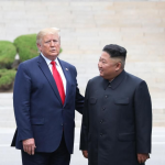 Trump da marcha atrás: reduce ejercicios militares y confirma diálogo "muy positivo" con Kim Jong Un
