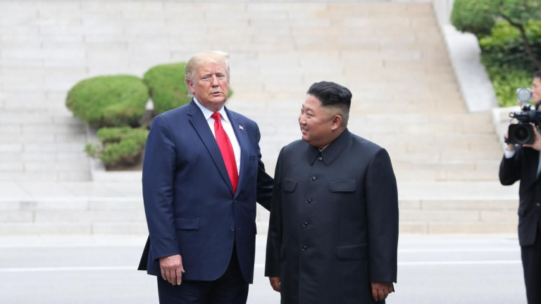 Trump da marcha atrás: reduce ejercicios militares y confirma diálogo "muy positivo" con Kim Jong Un