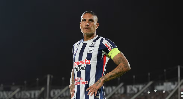 Paolo Guerrero pone en riesgo su presencia en el clásico entre Alianza Lima y Universitario