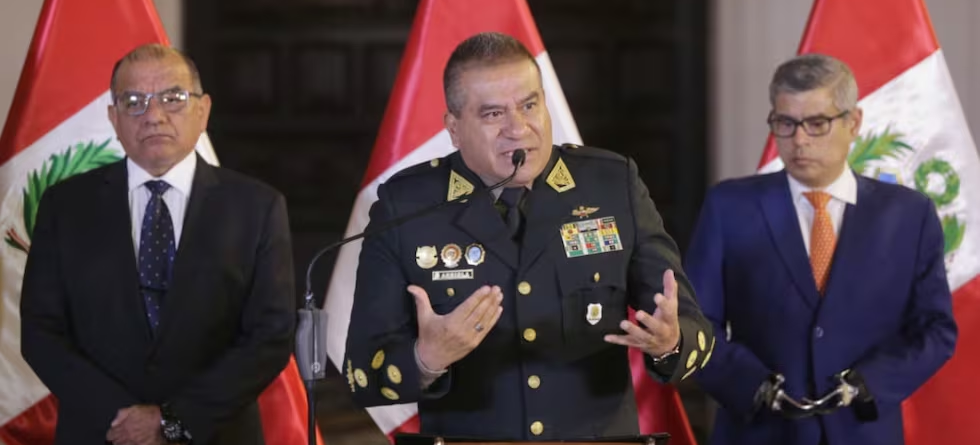 Óscar Arriola deja la Comandancia General de la PNP y será reemplazado por Fredy López