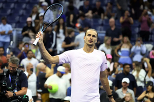 US Open: Zverev vence Darderi y avanza a cuartos de final