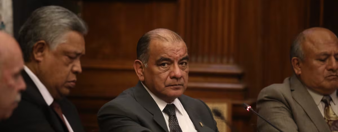 César Astudillo causa polémica en el Senado tras olvidar que tenía el micrófono encendido