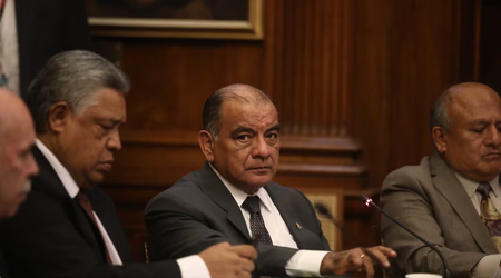 César Astudillo causa polémica en el Senado tras olvidar que tenía el micrófono encendido