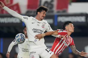 Estudiantes dejó escapar la ventaja y Corinthians se lleva una vida a Brasil