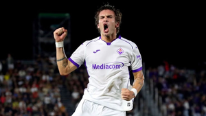Mastantuono anota triplete y guía el primer triunfo de Fiorentina