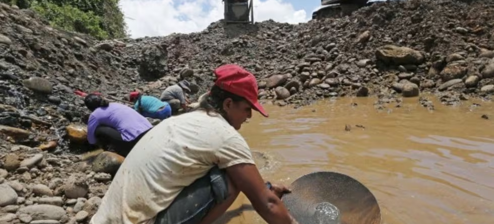 Oro ilegal supera por primera vez al formal en Perú y podría mover hasta US$18.000 millones en 2026