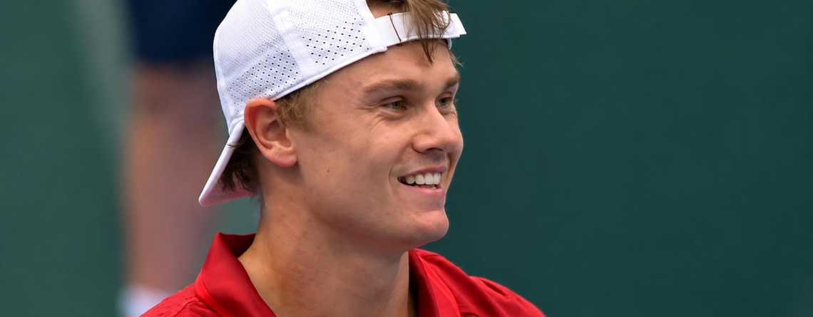Holger Rune regresa tras casi un año y gana en la Copa Davis
