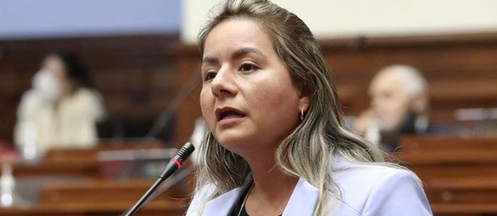 Tania Ramírez renuncia al directorio de la Derrama Magisterial tras cuestionamientos por viajes con ministro de Educación