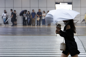 ¡Japón se prepara para el golpe! Tifón Dujuan pone en alerta a 1,9 millones de personas