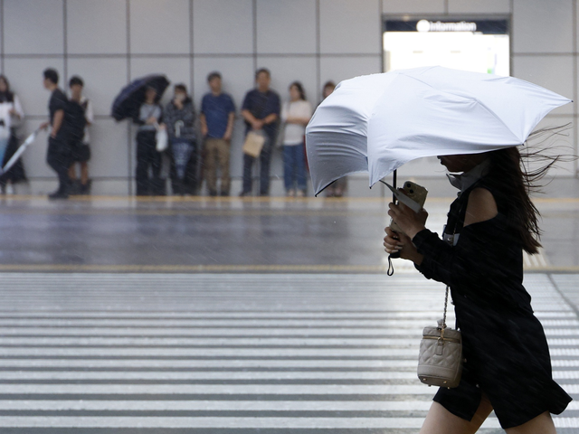 ¡Japón se prepara para el golpe! Tifón Dujuan pone en alerta a 1,9 millones de personas