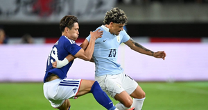 Uruguay cae ante Japón en el debut de Diego Forlán como entrenador