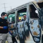 Extorsionadores queman vivo a chofer dentro de su miniván en Los Olivos y difunden video del ataque