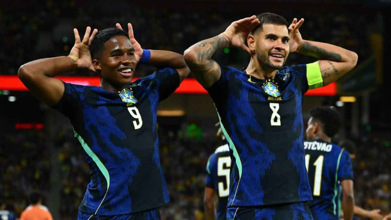 Brasil venció 4-2 a Australia y logró su primer triunfo tras el Mundial