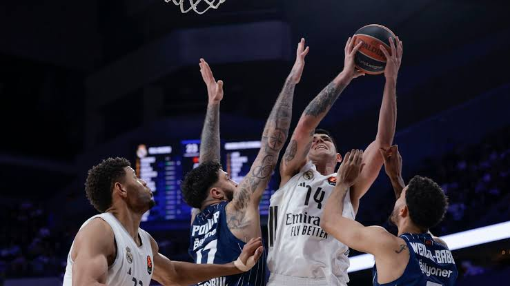 Real Madrid cayó 94-84 ante Anadolu Efes y arrancó 0-2 en la Euroliga