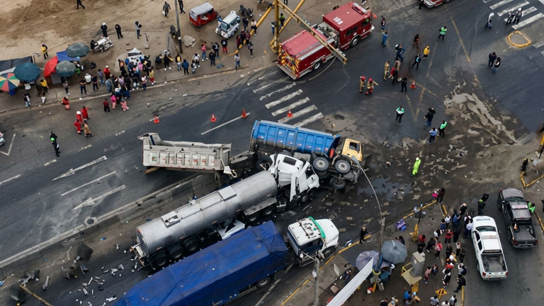 Violento choque múltiple en la Panamericana Norte deja un conductor muerto y dos heridos
