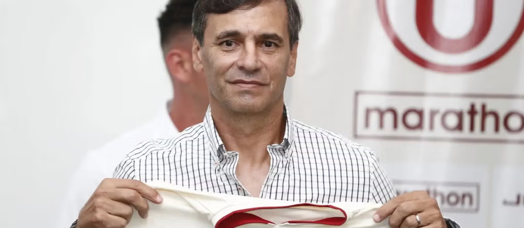 Fabián Bustos tendrá que esperar para volver al banquillo de Universitario