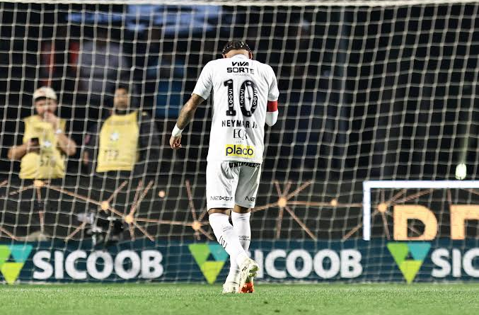 Neymar quería cambiar la historia de Santos, pero otra noche terminó en lágrimas