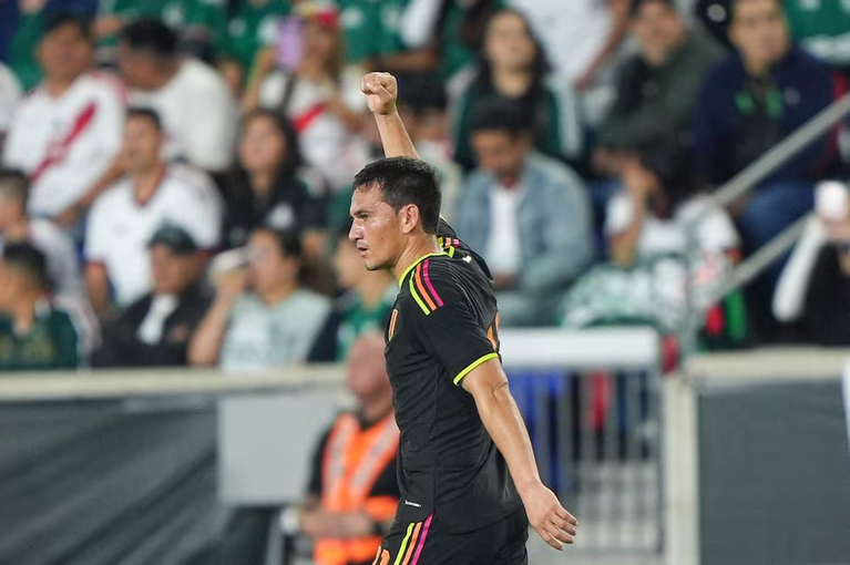 Jairo Vélez se mete en la historia de Perú con un promedio goleador inédito