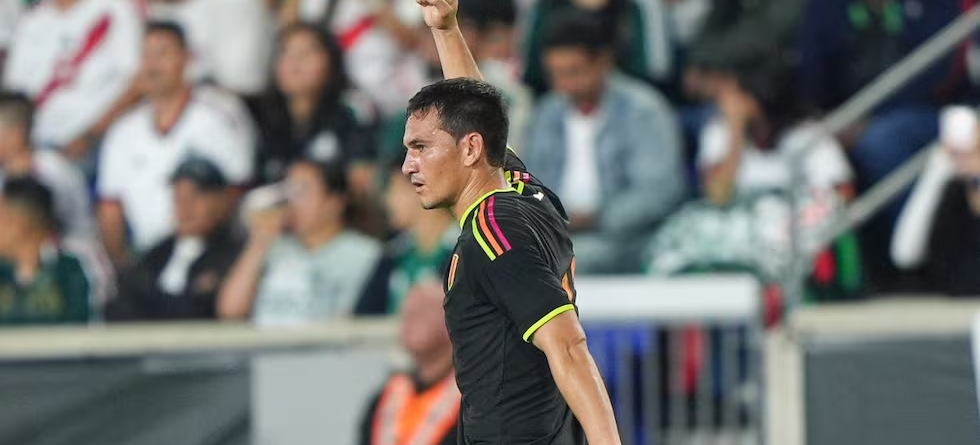 Jairo Vélez se mete en la historia de Perú con un promedio goleador inédito