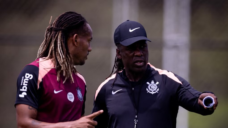 ¡André Carrillo y Corinthians buscan salir de la crisis! Clarence Seedorf aplica tres cambios en el equipo