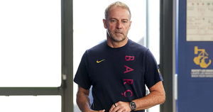 Barcelona recupera a dos titulares, pero Flick no quiere correr riesgos ante el Betis