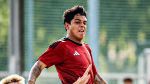 Joao Grimaldo reaparece como titular y responde con una asistencia en el triunfo del Sparta Praga