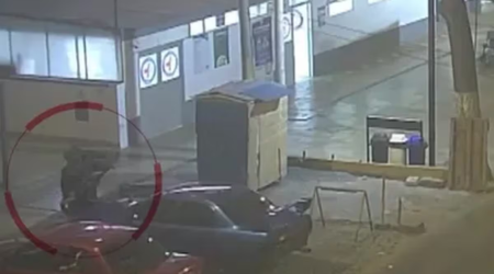 ¡Indignante en Miraflores! Vigilantes del hospital Casimiro Ulloa habrían robado la moto de un paciente