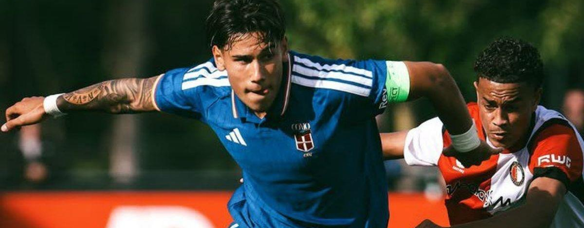 Francesco Andrealli deja su sello en Europa: el peruano participó en la victoria del Como frente al Manchester United