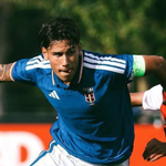 Francesco Andrealli deja su sello en Europa: el peruano participó en la victoria del Como frente al Manchester United