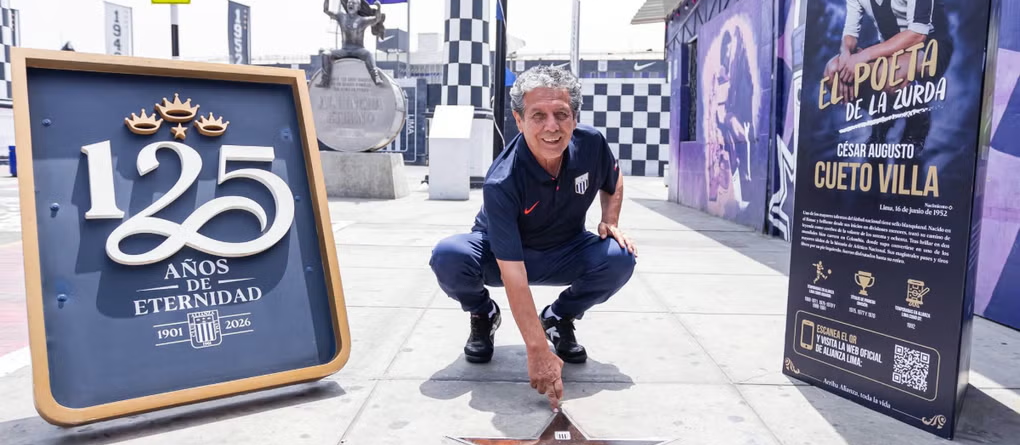 ¡Homenaje a una leyenda! César Cueto ya tiene su estrella en Alianza Lima y Matute se rinde ante el ‘Poeta de la Zurda’