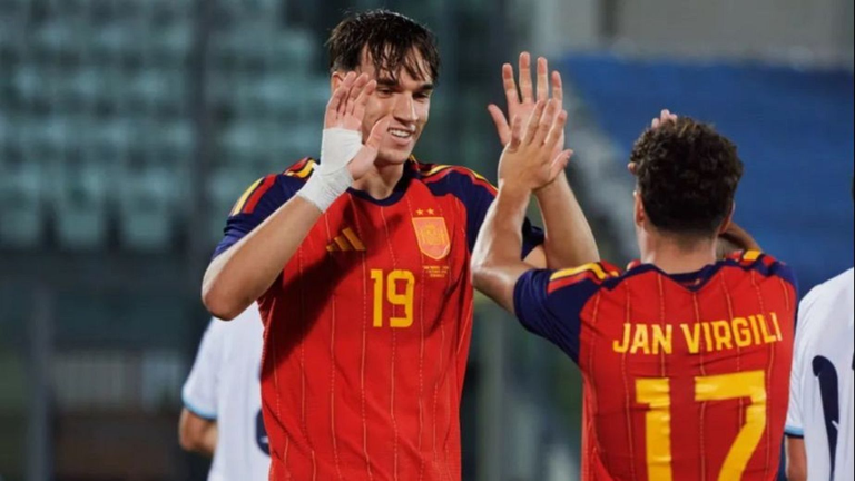 Carlos Espí es convocado a la selección española por la baja de Ferran Torres