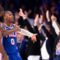 Sixers remontan 29 puntos y vencen a Cavaliers en su debut en casa