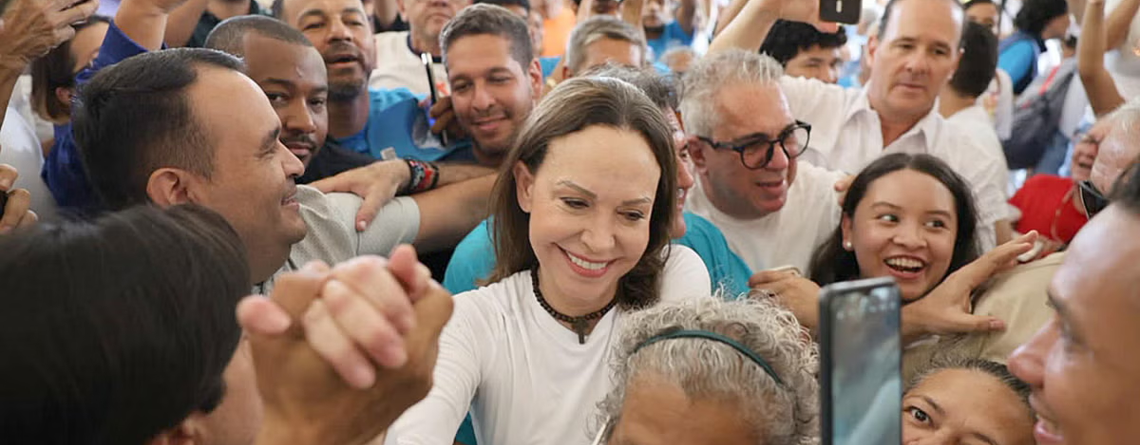 María Corina Machado vuelve a Venezuela tras meses fuera del país y reaparece junto a sus simpatizantes