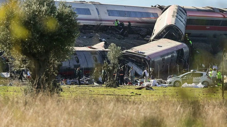Tragedia ferroviaria en España: choque entre dos trenes deja al menos 68 muertos y decenas de heridos